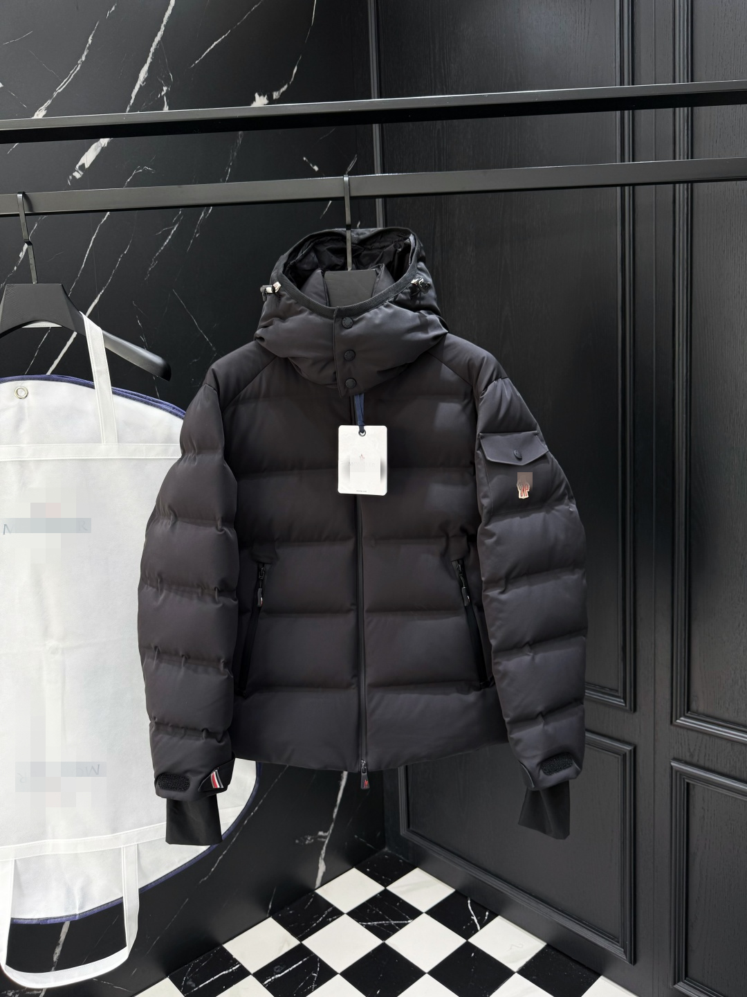 Veste bouffante pour hommes de qualité supérieure parkas pour hommes brodés de badge à collier en tricot en tricot pull léger vers le bas veste d