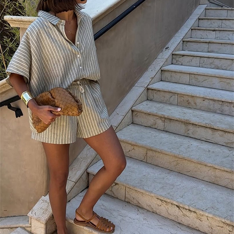 Lacet à lacets à rayures décontractés Femmes shorts costumes revers demi-manche à poitrine simple shirts larges de jambe d'été chic sets 250918