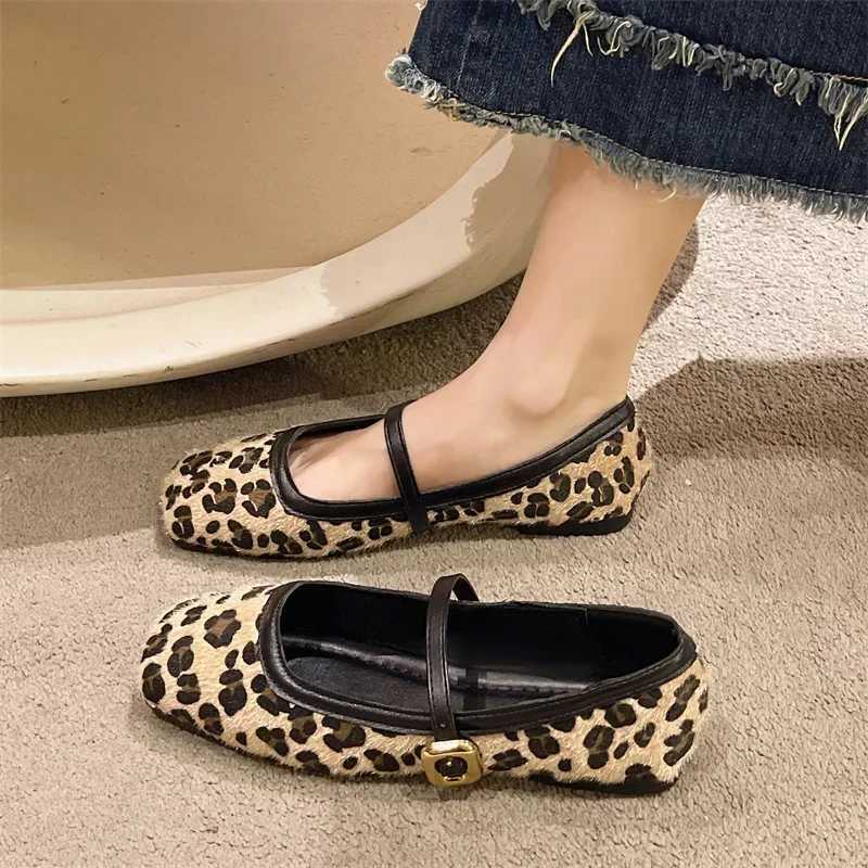Nouveau design pour femmes appartements orteil carré léopard imprimé chaussures décontractées chaussures respirantes glissades extérieures dames