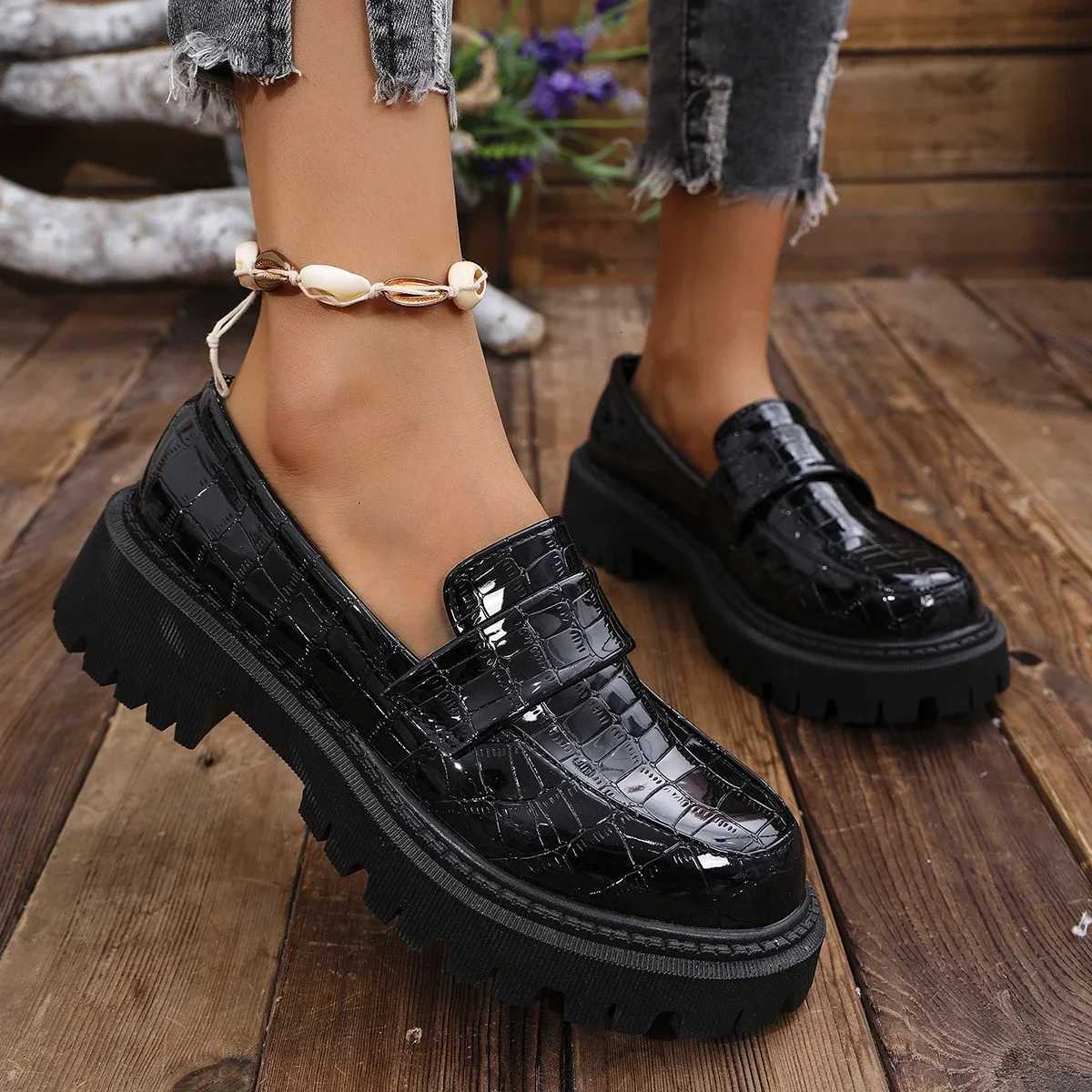 2025 Spring Womens Chunky Platform Loafers Thick Sole Slip Casual Shoes Woman Fi Black Patent Leather Jk Uniform ShoesXJ250919