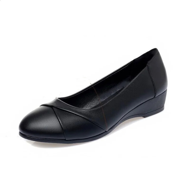 Femmes Classic Round Round High Quality Slip Slip on Square Talon Chaussures Lady Casual Comfort Spring Summer Red Talon Pumps B39 250918