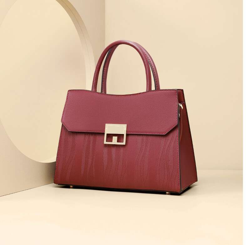Sacs de créateurs Sacs fourre-tout de Fashion Sac à main 2024 Nouveau sac à main de grande capacité pour les femmes d'âge moyen, élégant sac de b