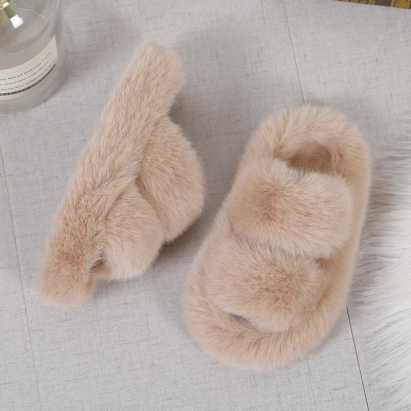 Girls d'hiver Pantoufles de fourrure classiques Simple Slippers Enfants Fashion Nonslip Opentoe Kids Causal Cotton Chaussures polyvalent 250920