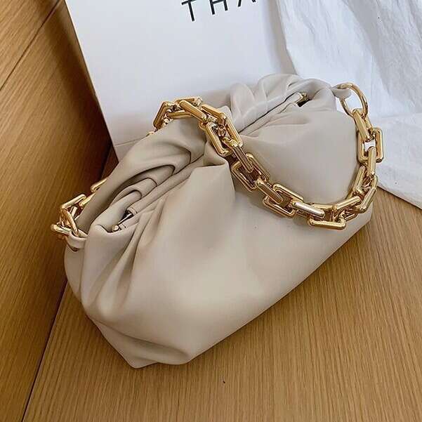 2024 New Cloud Women's Korean Edition Casual Simple Fashion Shoulder Bag Chained Handbag