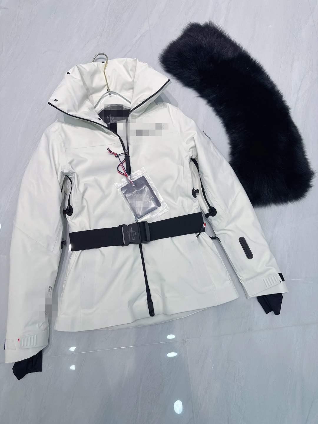 Ski Suit Women Designer Down Jacket Womens Fur Coat Retro Warm Jackets Thickened Classic Short Style Outfit Windbreaker Pocket Outsize Coat V1
