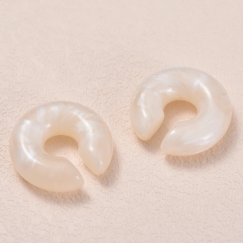 1 paire Clip d'oreille rond à cercle simple simple sur les boucles d'oreilles pour femmes C Forme de résine sans piercing Cartilage oreille Bijou
