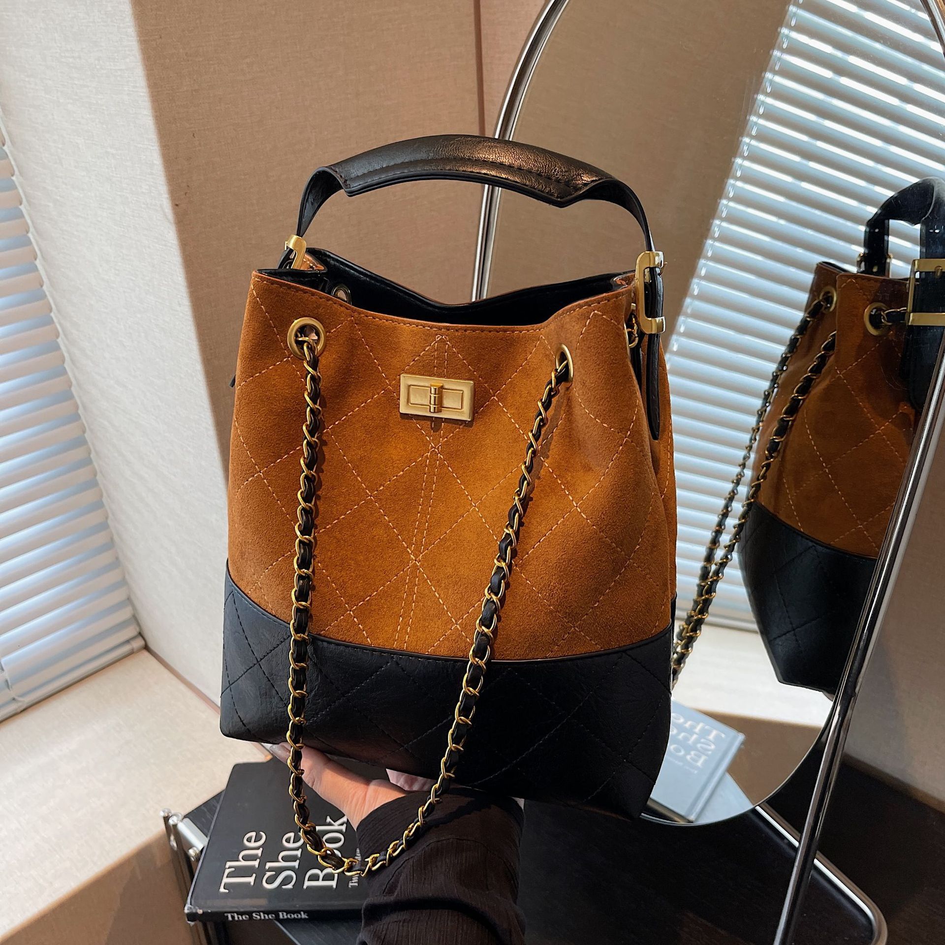 Top Brand Style de haute qualité Sac de créateur gratuit Sac transfrontalier Sac à godet matelassé, conception de niche rétro, sac fourre-tout de