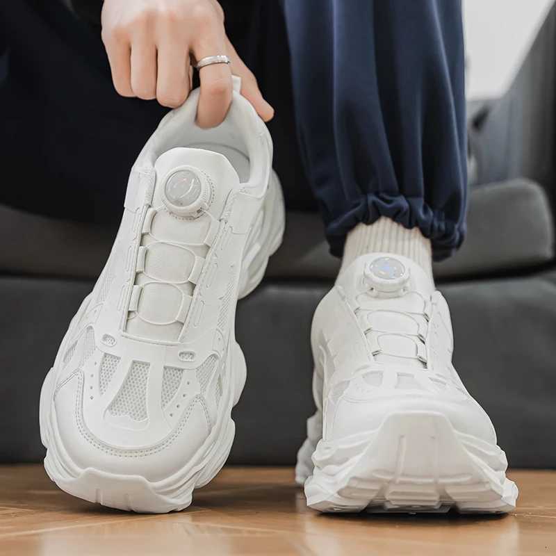 Chaussures masculines Mesh épaisseurs de travail de papa accrue de chaussures pour hommes zapatos respirant Nouveaux baskets noires occasionnelle