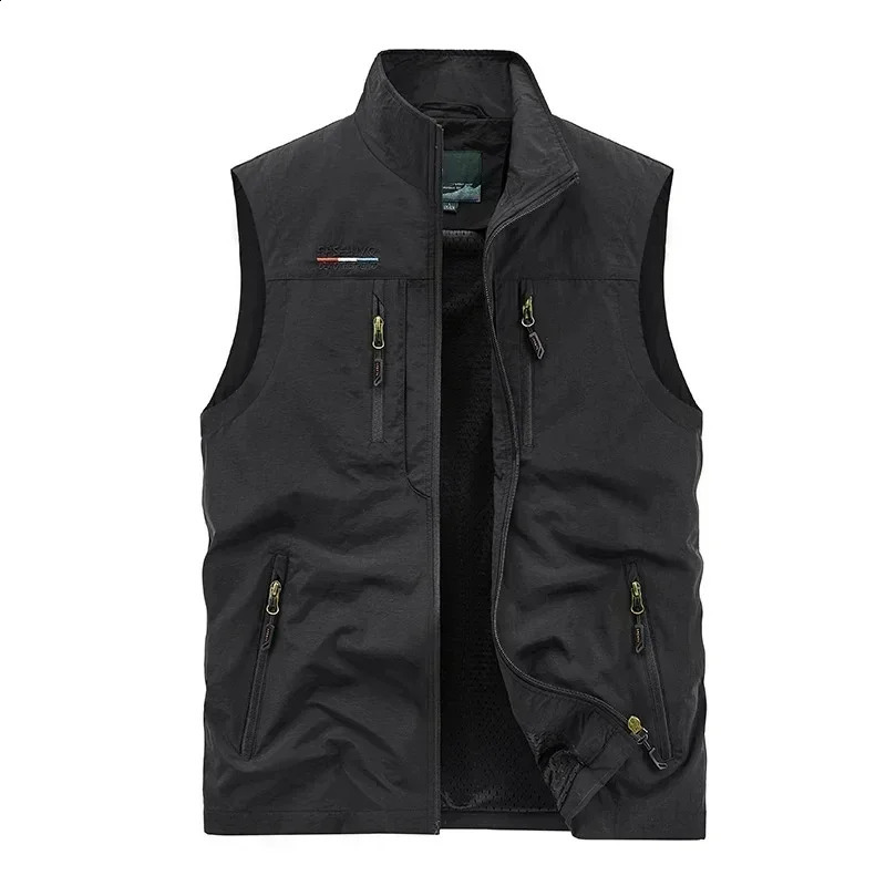 Sleeveless Jacket Vest Mens 2024 Summer Cargo Climbing Hunting Outdoor Pographer Fishing Camping Working Clothes 250920
