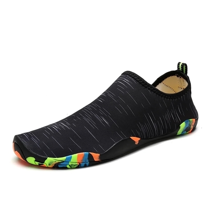Chaussures à eau d'été rapide Unisexe Seaside Beach chaussette nus baskets Barefoot hommes nage en amont de plongée sportive aqua chaussures femm