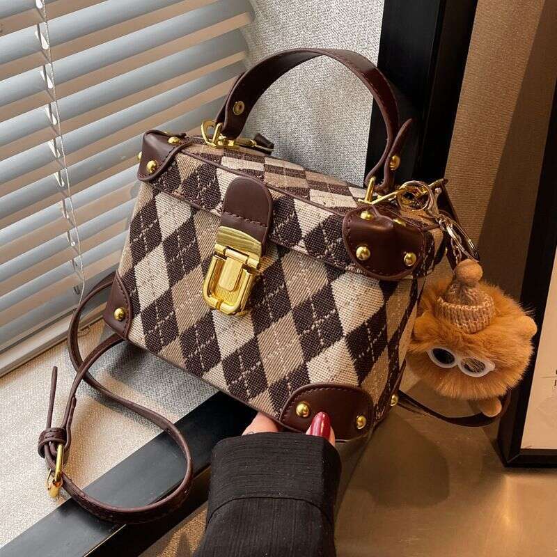 Fashion Quilted Niche Design Women's 2022 New Winter Trend Korean Style Handheld Textured Shoulder Bucket Bag