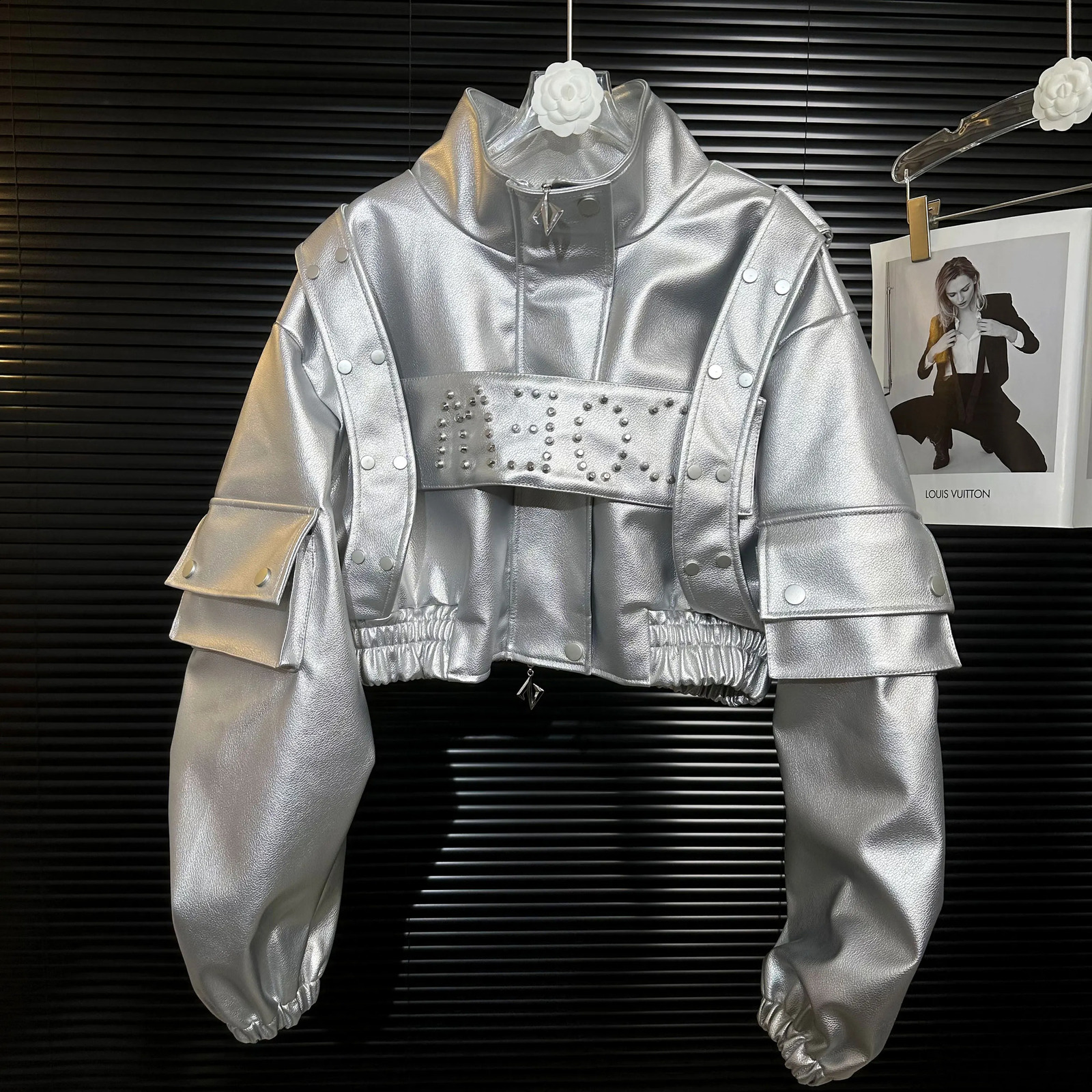 Good Quality Metal Rivet Pu Leather Cropped Jacket Woman Techwear Style Gothic Punk Motorcycle Jacket Black Silver Color 250919