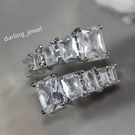 Boucles d'oreilles créoles élégantes en diamant carré et taille baguette en or blanc avec un design géométrique moderne pour les femmes pour les