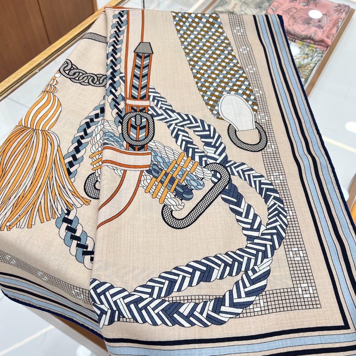 25SS Designer en soie et écharpe en cachemire H Femmes Square de châle de cheveux 140 cm GRAND CAFE