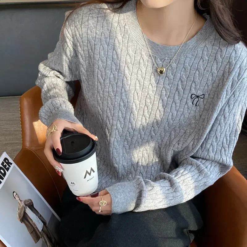 Autumn Winter Long Sleeve Bow Embroidery n Pullover 2025 Women O Neck Knitted Sweater Style Twist Solid Tops 250920