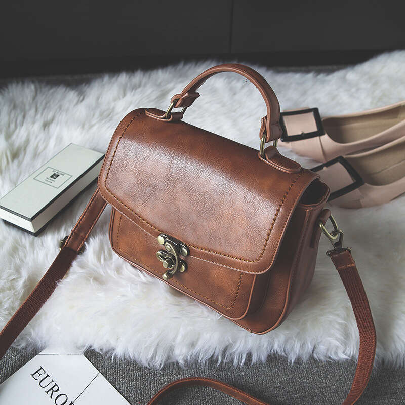 2024 Nouveau sac à main de style carré Pu Le cuir rétro Boucle de serrure populaire Fashion Populaire Small minimaliste pour femmes