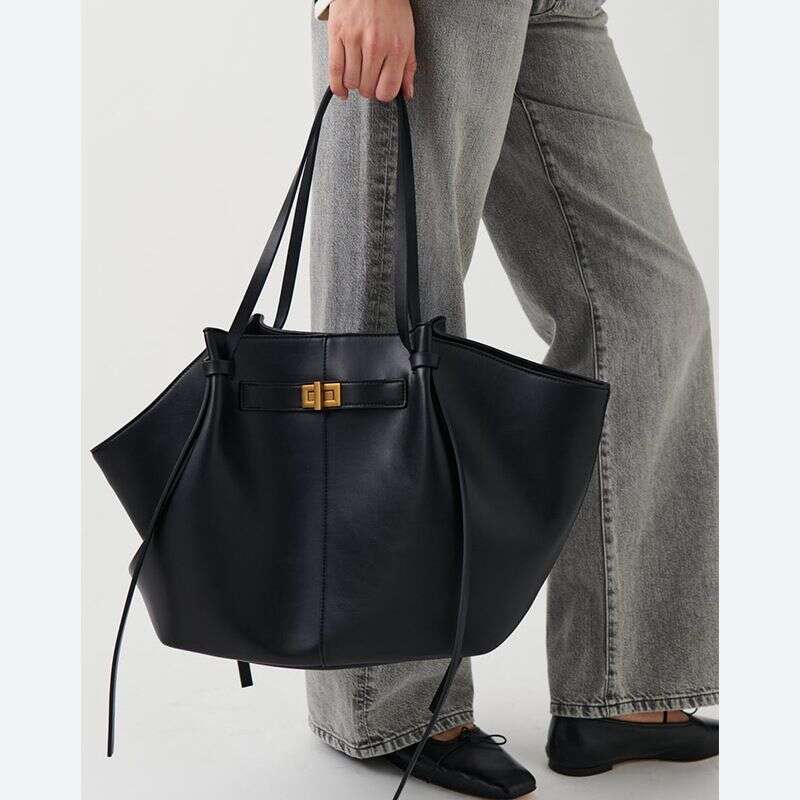 Classic Fashion Ladies Handbag, High-Grade Wing Large Soft Fashionable Tote Bag, 2024 New European And American Handbag