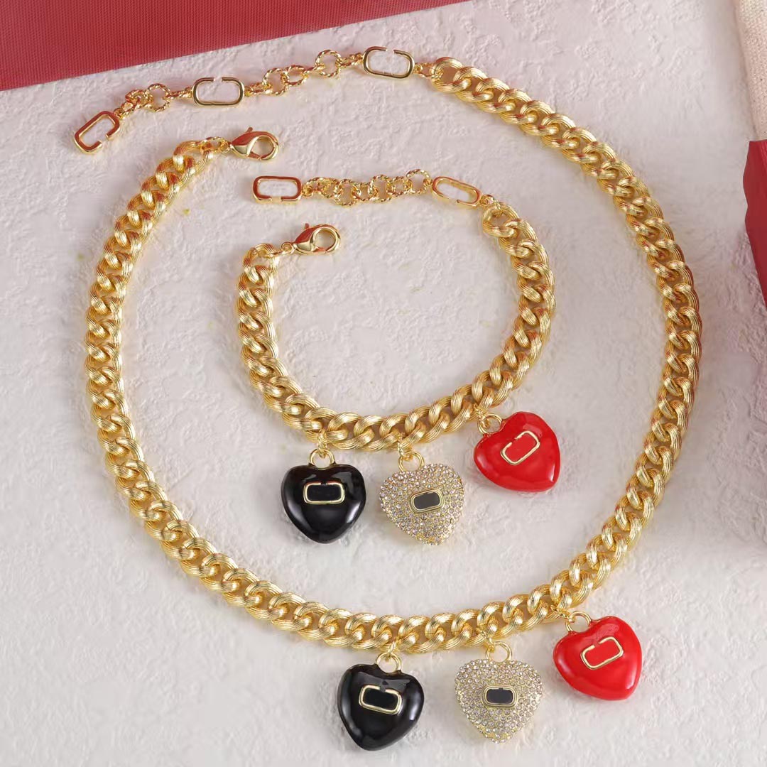 New Fashion heart-shaped pendant necklace, luxury designer charm bracelet, 18k gold brass material, high-quality gift jewelry