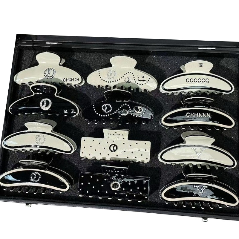 Designer Hairpins Classic Letter Hairpins Black and White Boutique Hair Accessories Luxury Diamond Hairpin Hair Accessories High Quality-image-1076000084