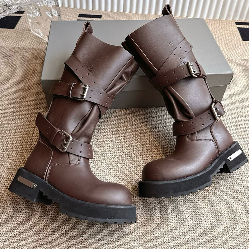 Womens Mens Venom High Boot In Brown designer motorcycle boots womens 2025 fashion boots calf leather upper paired with metal buckle boots fashionab