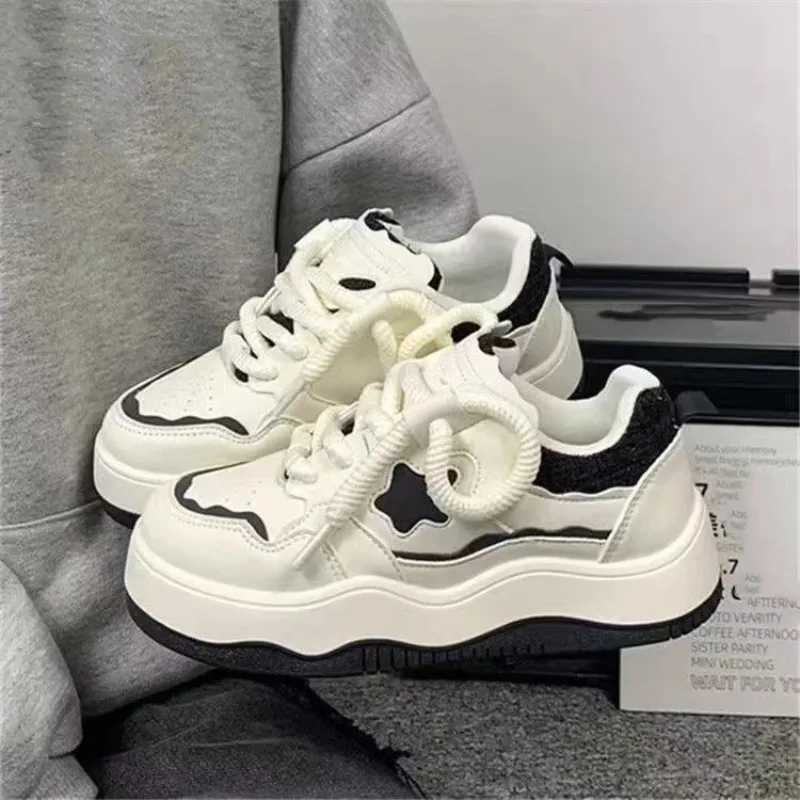 Chaussures blanches à la mode épaisses printemps et automne Nouvelles baskets décontractées polyvalentes confortables baskets épaisses pour femme