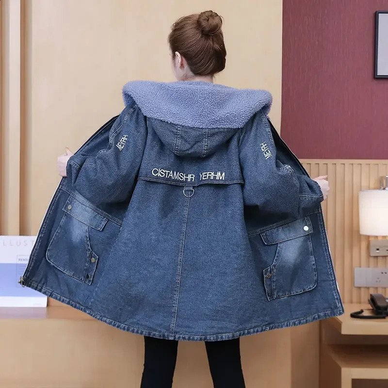 2025 Winter Women Lamb wool Thick Denim Jacket 5XL Loose Hooded Windbreaker Coat Casual Zipper Jeans Outerwear Warm Parkas 250919
