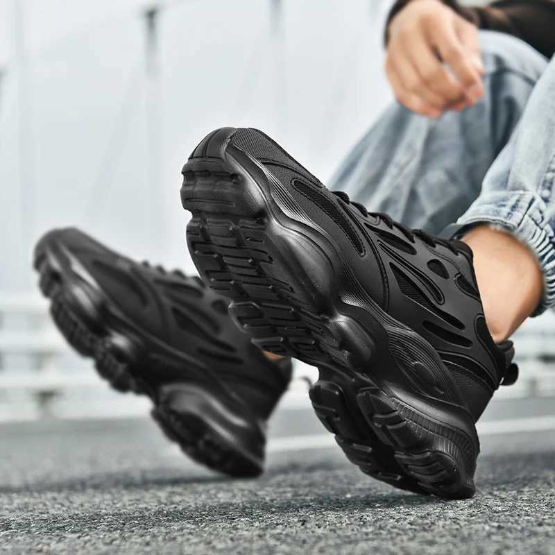 Sneakers pour hommes Trend Sport Chaussures de marche de haute qualité épais semets hauts hauts chaussures de papa simples à la mode et polyvalen