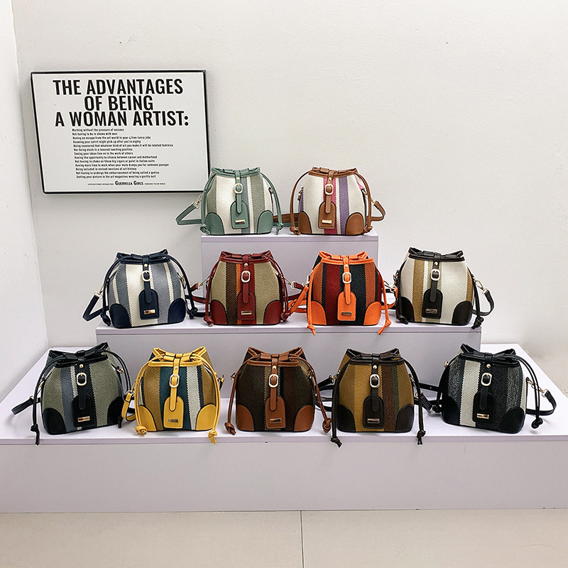 Top Brand High Quality New Style Free Delivery Designer Bag Striped Color-Block Bucket Bag 2025 New Fashion Trendy Crossbody Bag New Free Delivery D