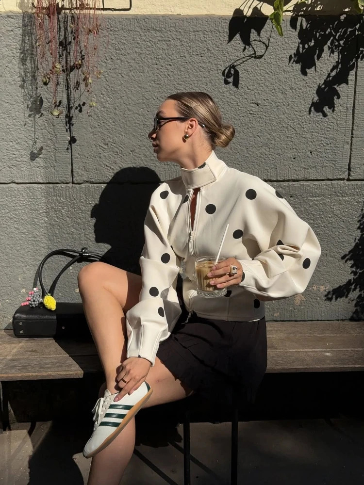 Fashion Turtleneck Polka Dot Jackets Women Solid Full Sleeve Pleated Zipper Loose Short Jackets Lady Early Autumn Chic Jackets 250919