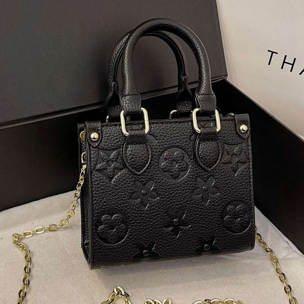 Vintage Fashion Women's High-end 2025 New Small Square Handbag Shoulder Emed Crossbody Bag Trendy