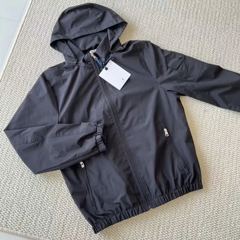 10a Men's Jackets Designer Hooded Outerwear Zipper Light jackets Spring and Autumn windproof suntan prevention Windbreaker Casual woman Jacket