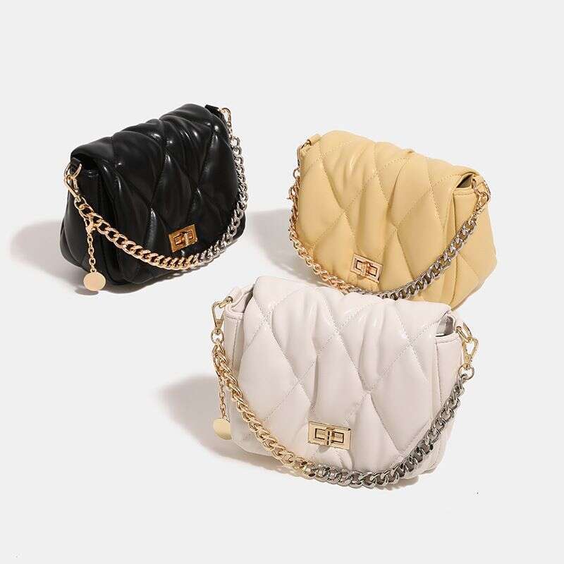 Lingge Handheld Chain Square 2024 New Women's Small And Popular High End Fashion Versatile One Shoulder Crossbody Bag