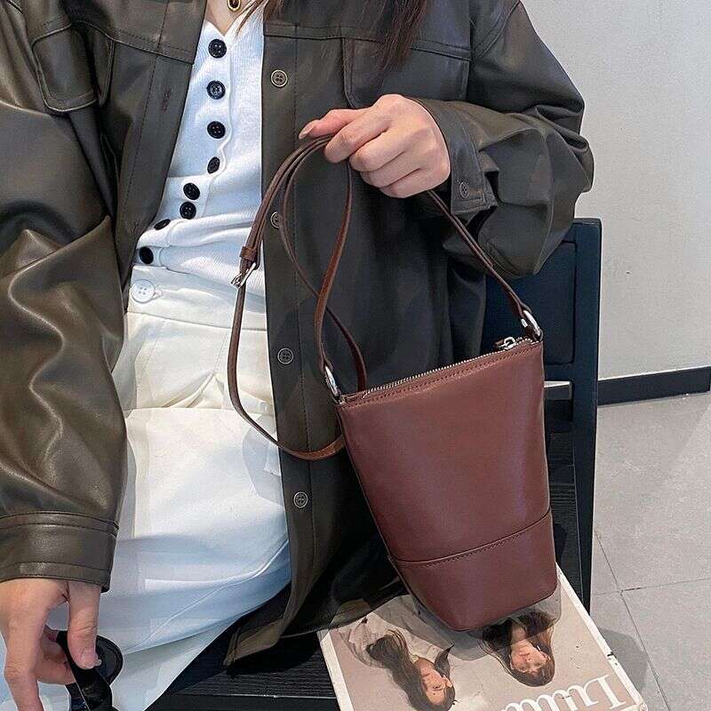 Niche Bucket For Women 2025 New Phone Fashion Underarm Shoulder Versatile Genuine Leather Crossbody Bag