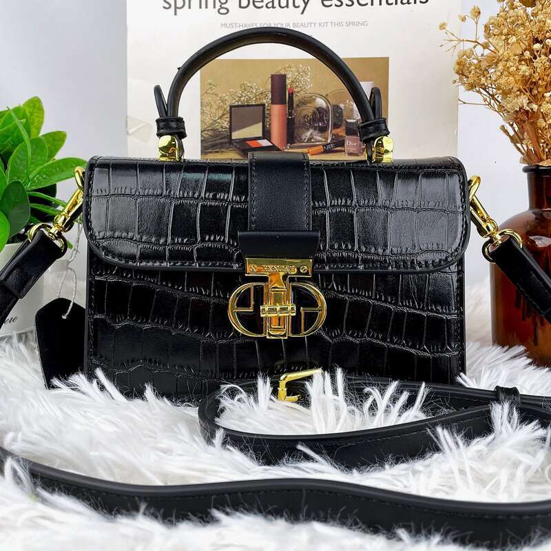 Original Hardware Design Texture Light Crocodile Pattern Female 2023 Xiaoxiang Style Portable Shoulder Messenger Bag