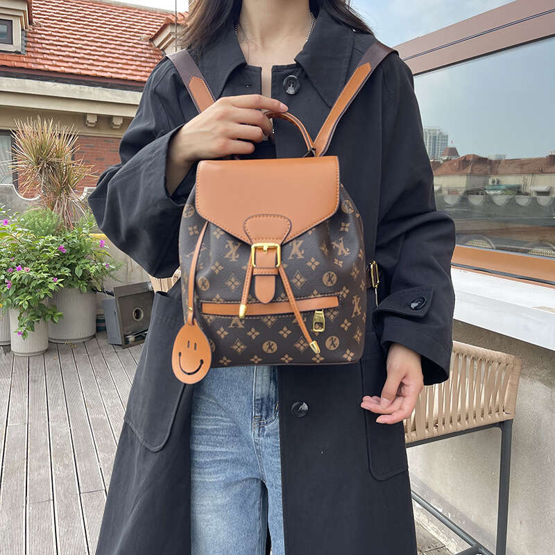 2025 Nouvelle mode Sac à bandoulière célibataire polyvalent pour femmes avec un bloc de couleur de lettre de grande capacité Sac à dos de voyage