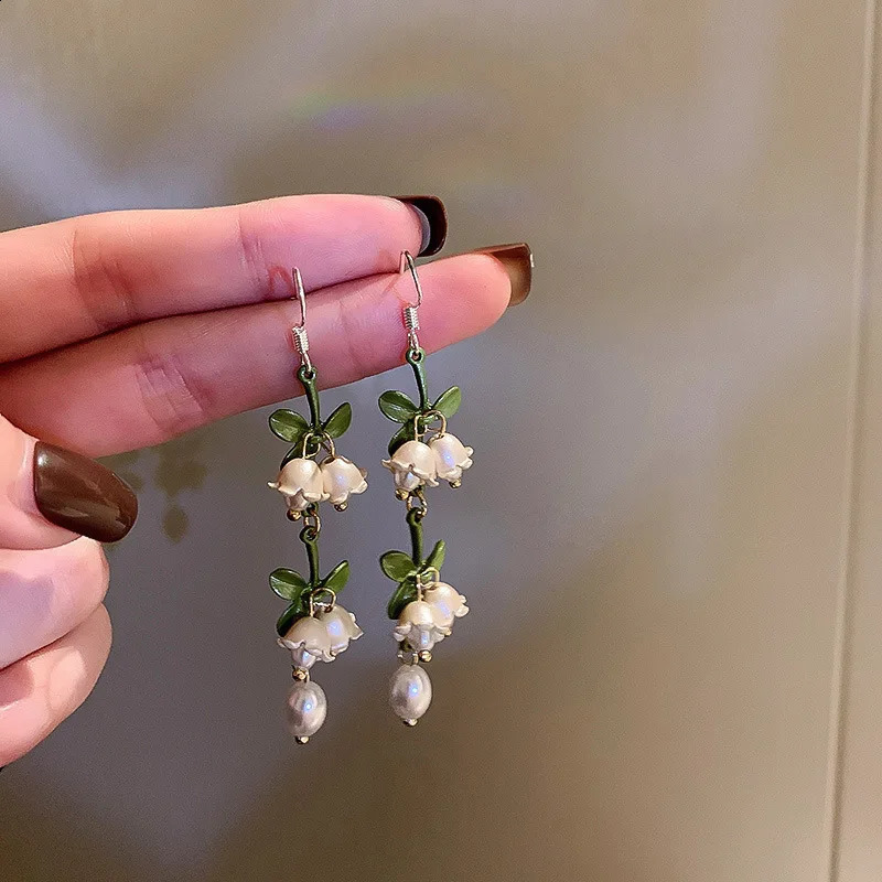 N Lily of the Valley Pearl Green Ear Hook pour les femmes Fashion Elegant White Flowers Drop Boucles d'oreilles Bijoux de fête 250920