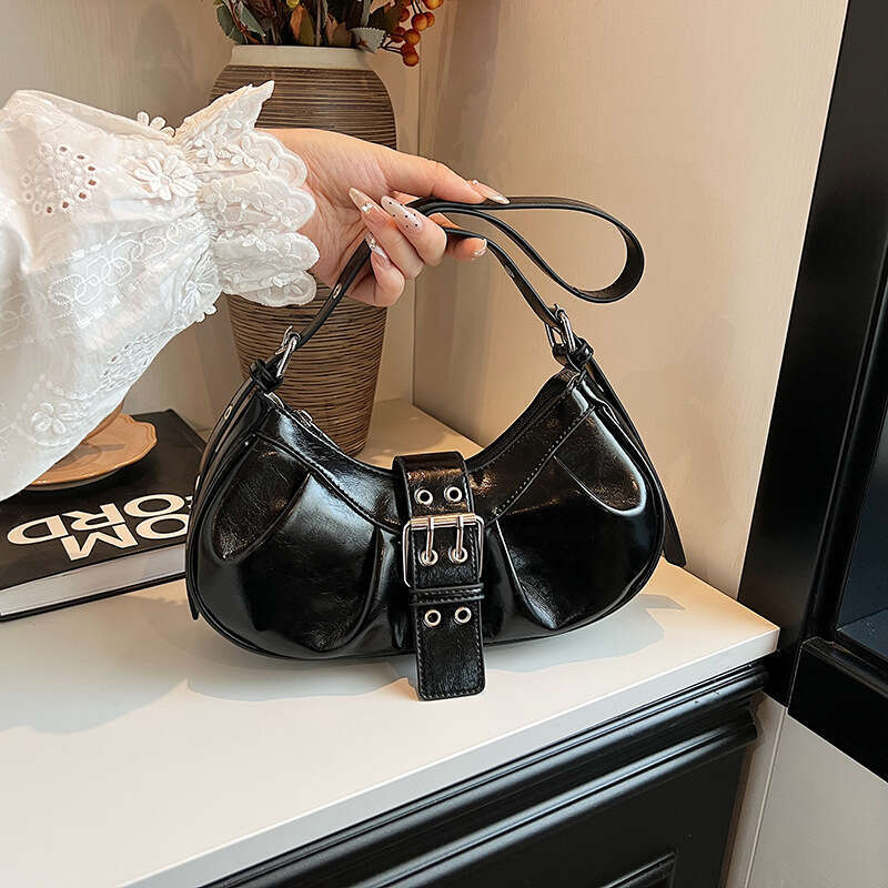 Niche d'épaule unique en froison rouge pour femmes, nouveau style de moto à la mode, sac de boucle de ceinture de fille épicée, sac à main crossb