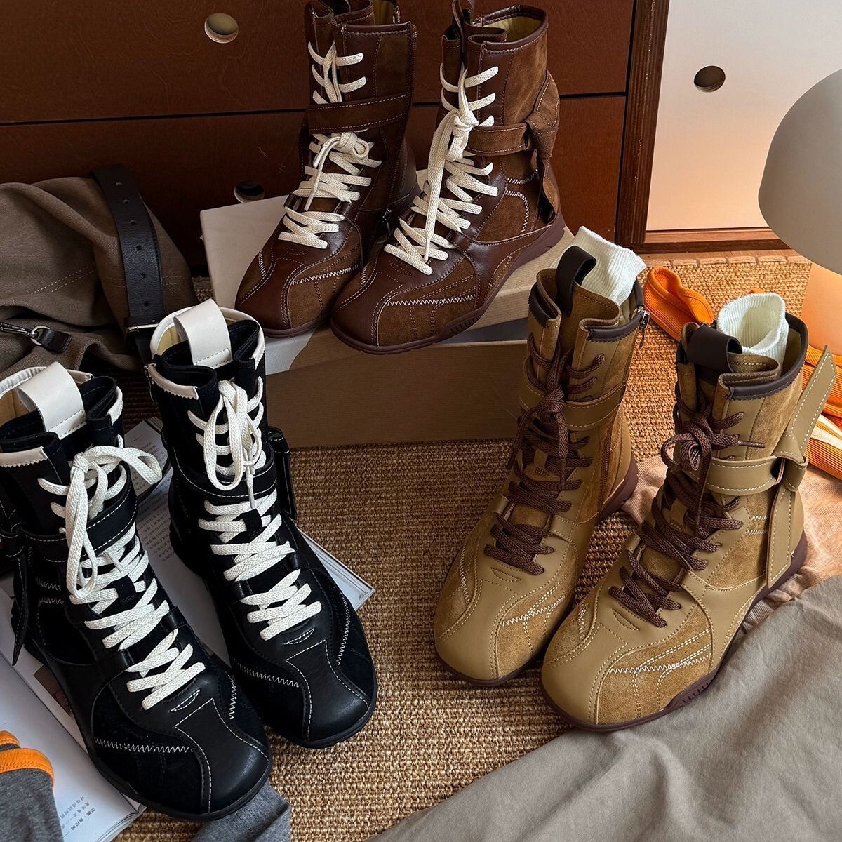 2025 Automne / hiver Nouveau style français Retro Matte Trendy Style Boots Lacet Up Boots Boots Round Head Boots Designer Chaussures