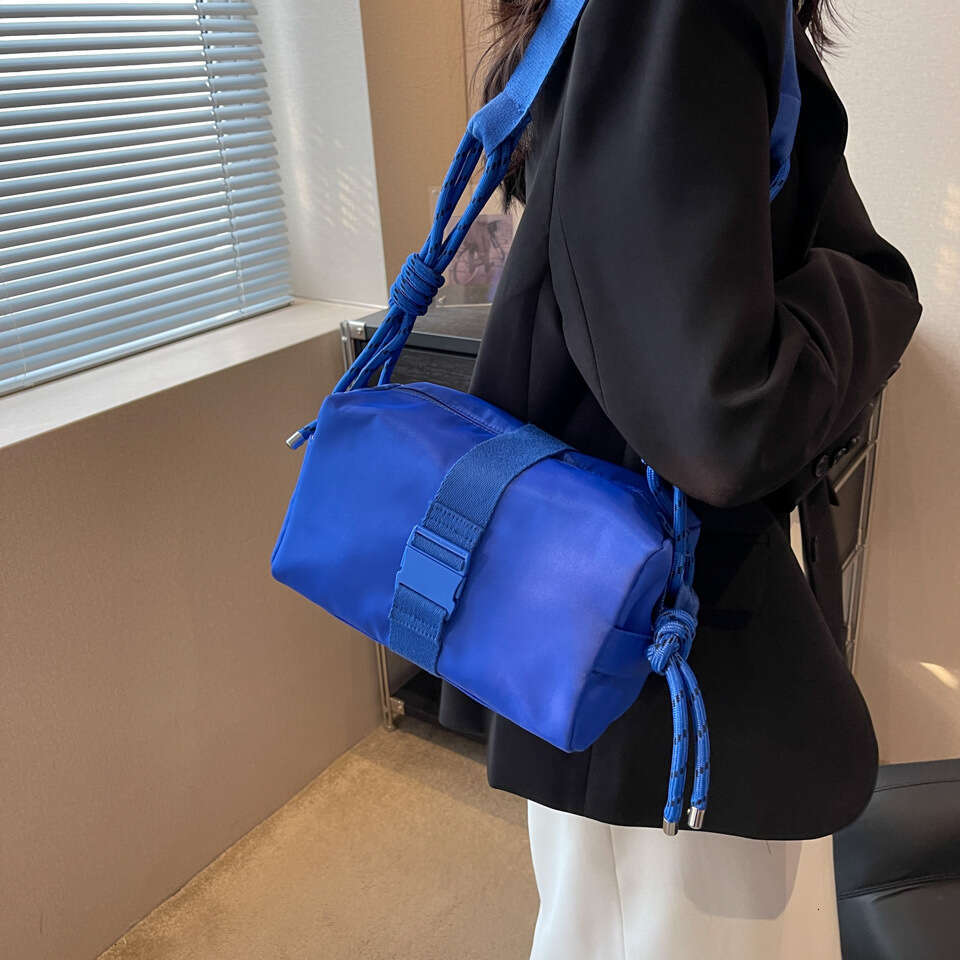 Sports Fitness Nylon Casual Versatile New Fashion Waterproof Large Capacity Travel Shoulder Toast Bag for Women