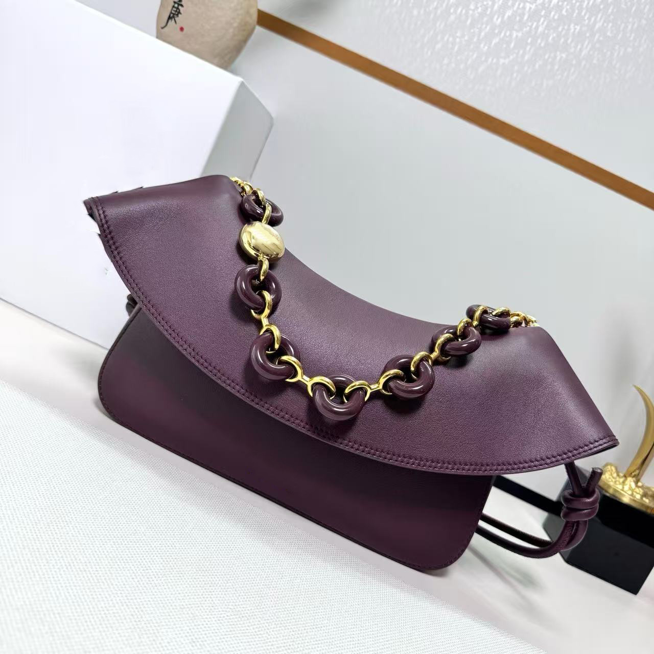 2025 Classic Flip Chain Bag Chic Luxury Designer Handbag - Multifunctional Leather One-shoulder Makeup Bag and Crossbody Handbag Series