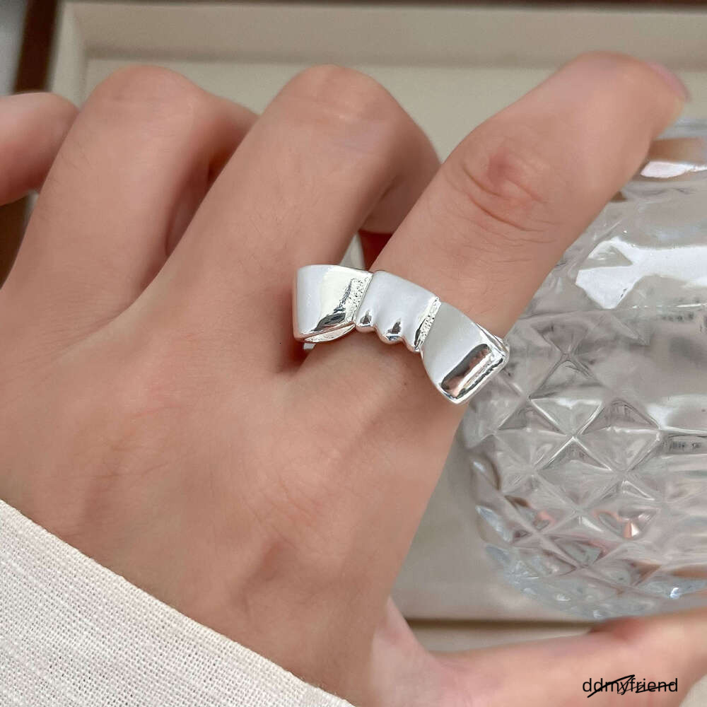 Collections Corée de style coréen Ins Wind Niche Design Bowknot Fashion minimaliste Ring en laiton haut de gamme polyvalent pour les femmes ddmyf