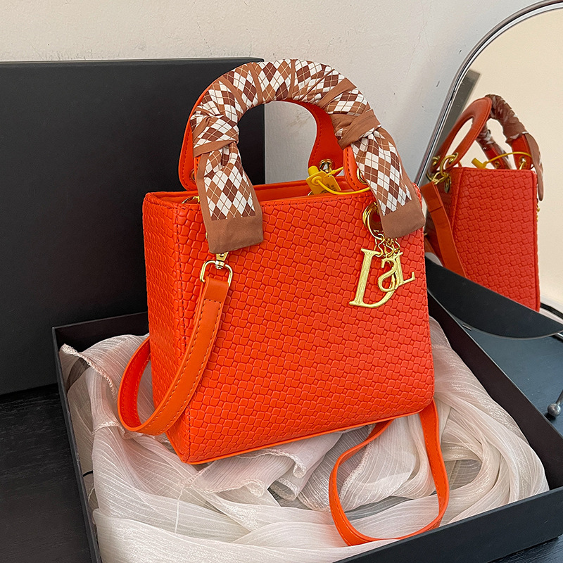 Designer Fashion 2025 New Embossed Scarf Woven Princess Diana Bag Handbag Single Shoulder Crossbody Bag Fashion Bag Women's Hot Sale