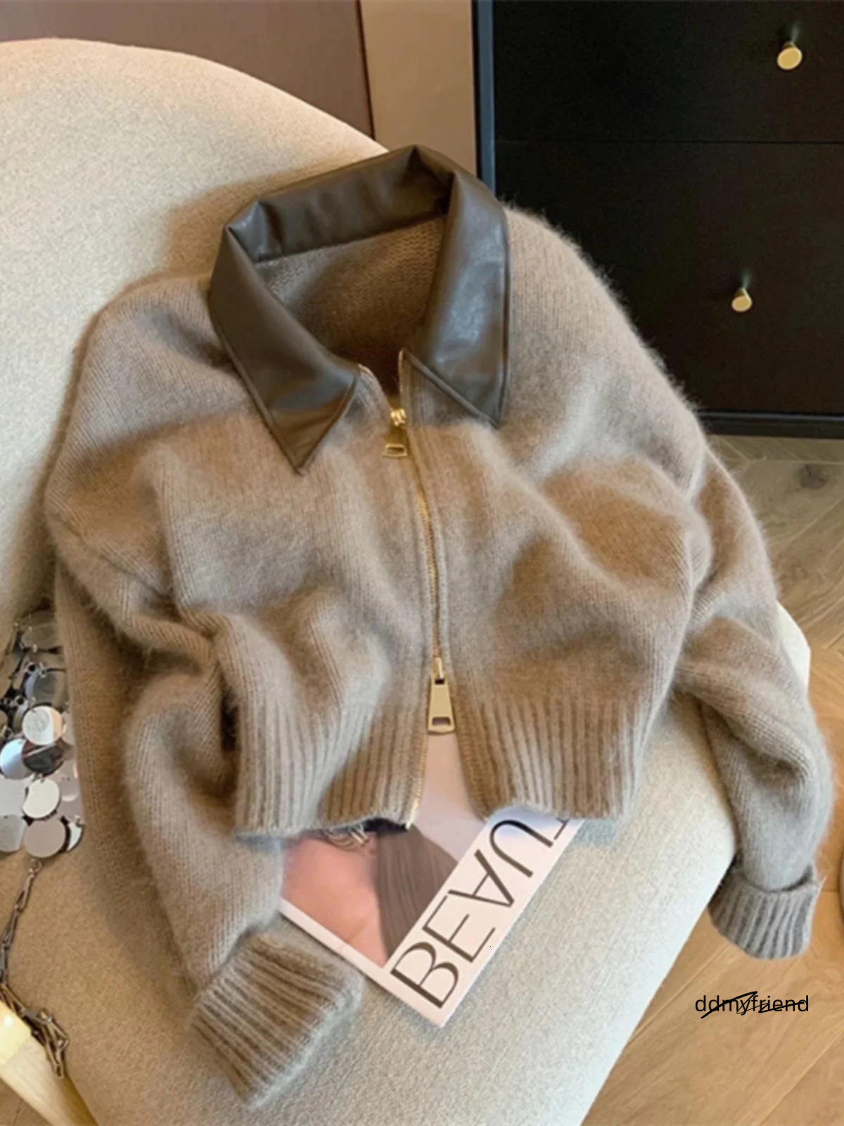 Collier en cuir épissé Palle de tricot mode double fermeture à glissière Cardigan Womens Automnewinter Soft Vintage Long Streetwear 241028 Ddmyfr