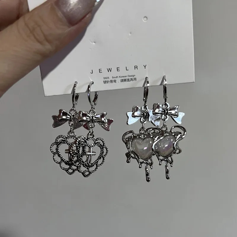 2024 Fashion Silver Color Heart Bow Pendants Boucles d'oreilles fixées pour les femmes de bijoux Y2k en forme d'opale blanc simple 250920