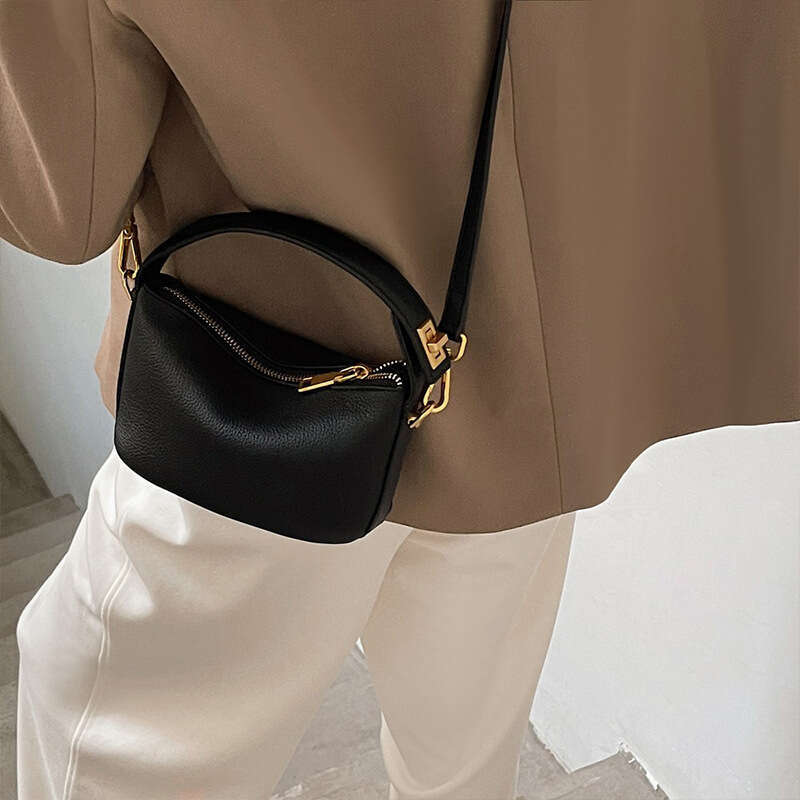 Niche Design High-End for Women Black Crossbody Small Bag 2025 New Simple Soft Leather Ladies Handbag