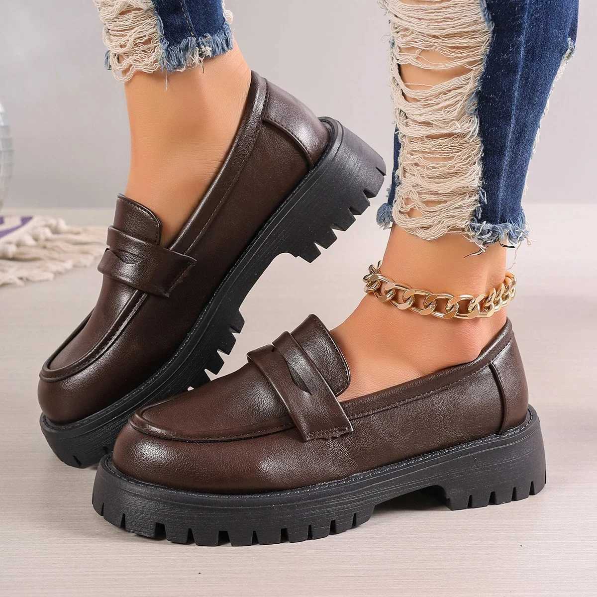 Rimocy Locage de plate-forme décontractée femme 2025 British Style Brun Brown Pu Leather Chaussures pour femmes Slip sur les plats plus taille W2