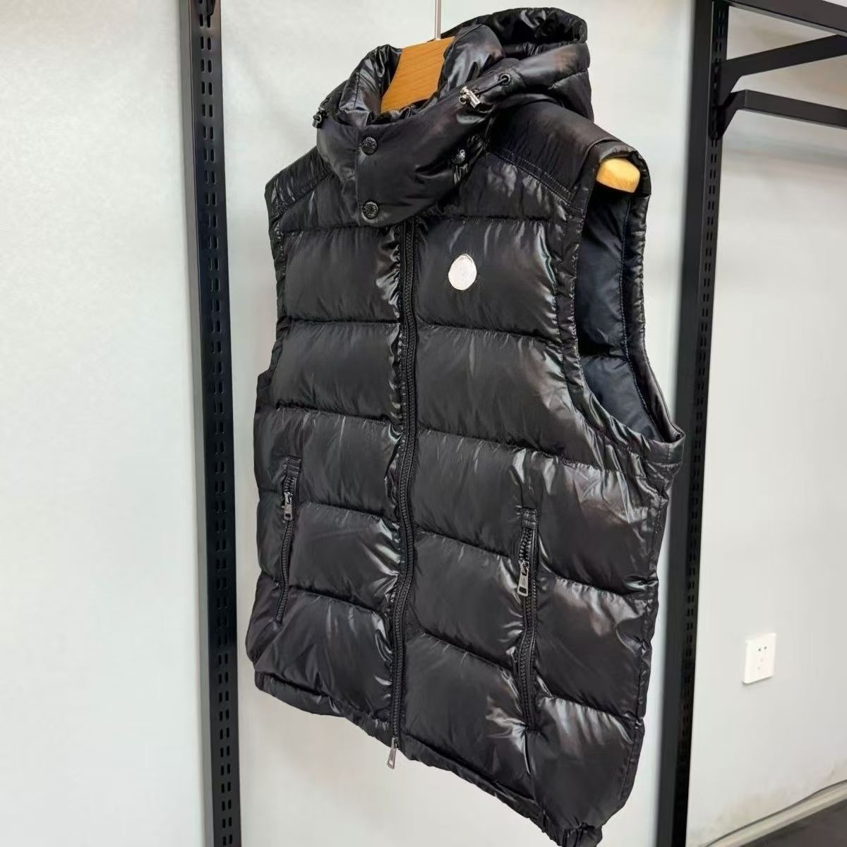 Designer Puffer Jacket Men's Mayavest Gilet Down Coat Woman Womens Feather Filled Material Graphite Couple Maya Vest Label Size