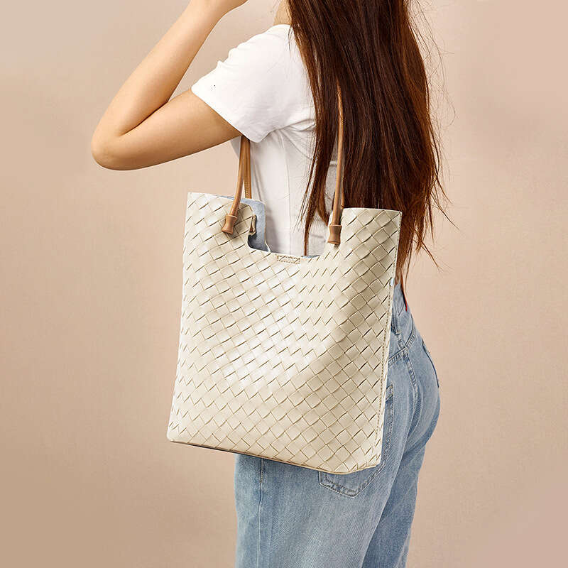 2025 Autumn Winter New Tote Large Capacity High-end Commuter Student Woven Shoulder Bag for Women