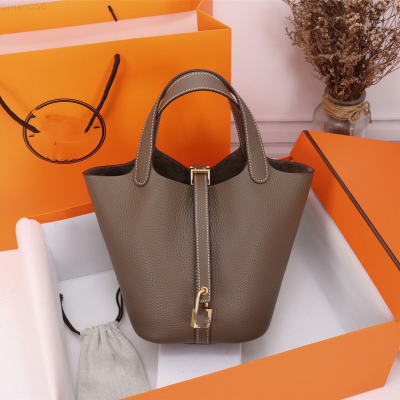 Evening Bags High Quality Designer Tote Simple Lightweight Wearresistant Bag Handmade Vegetable Basket Classic Leather Lychee Design Handbag 66