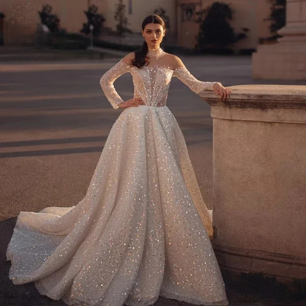 Robe de mariée entièrement perlée en dentelle avec robe de bal à ligne A brodée